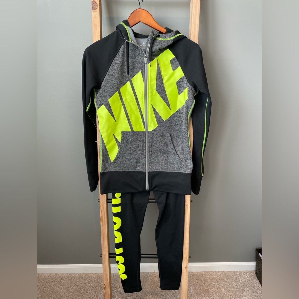 BUNDLE Nike Black Therma-Fit Athletic Sweatshirt and Leggings